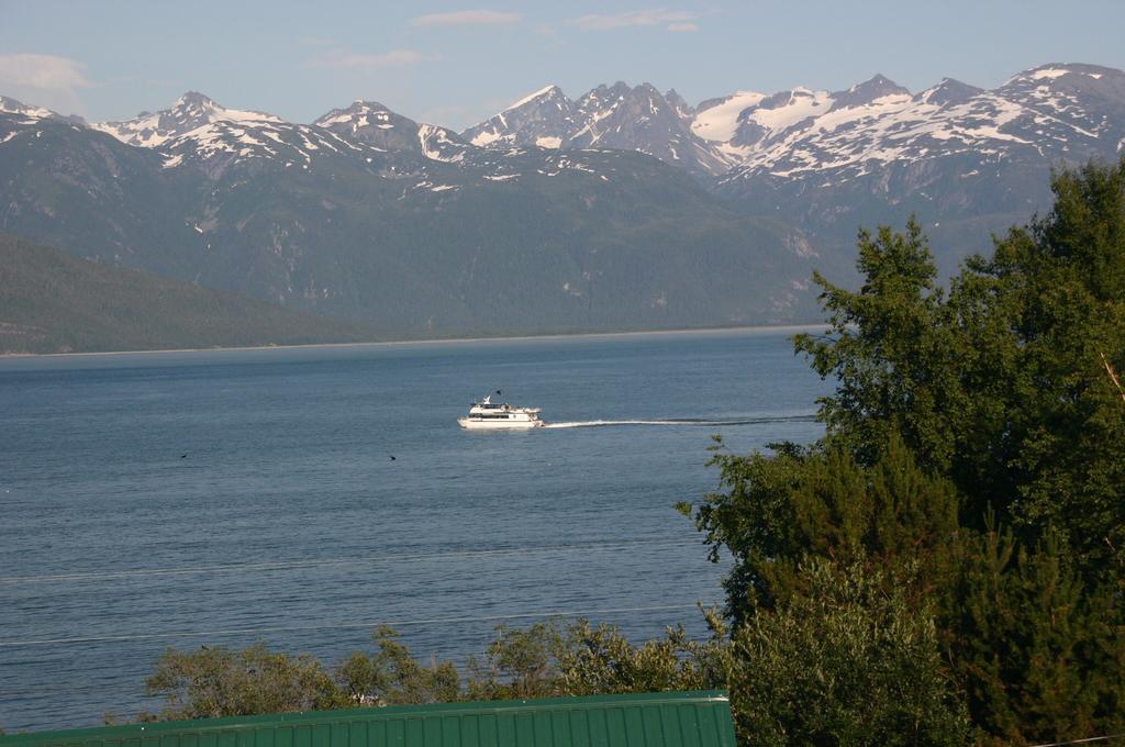 Captain'S Choice Motel Haines Bagian luar foto