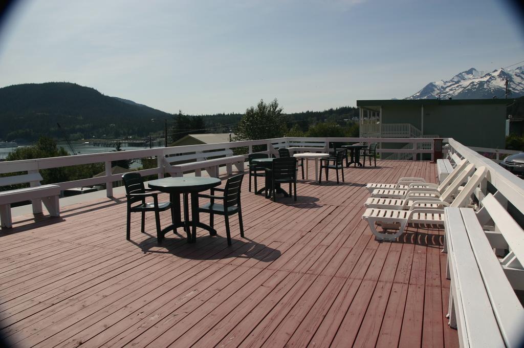 Captain'S Choice Motel Haines Bagian luar foto