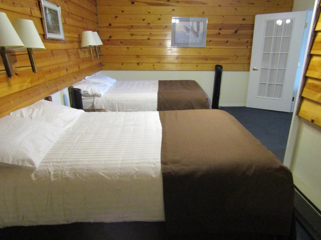 Captain'S Choice Motel Haines Bagian luar foto