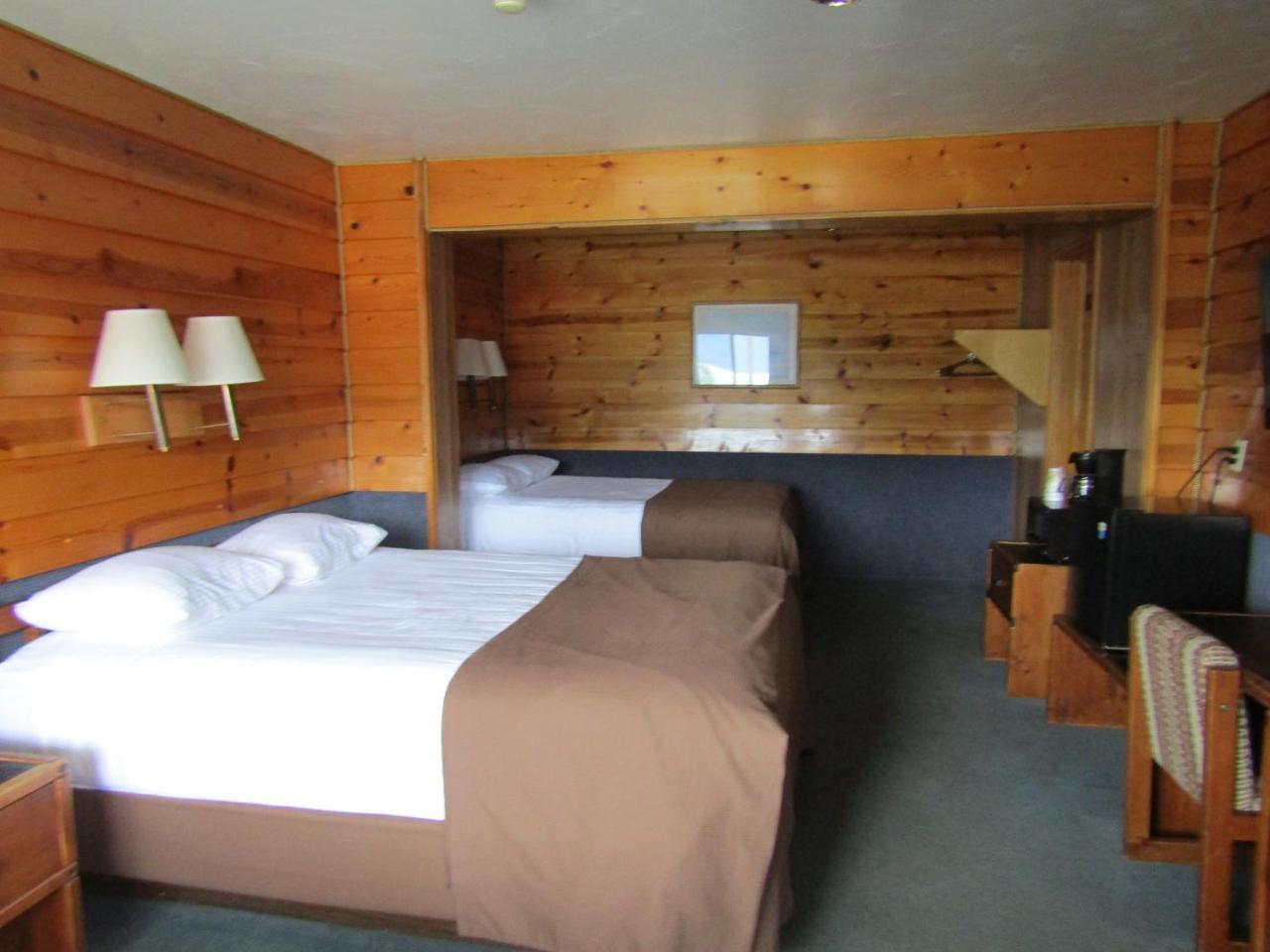 Captain'S Choice Motel Haines Bagian luar foto