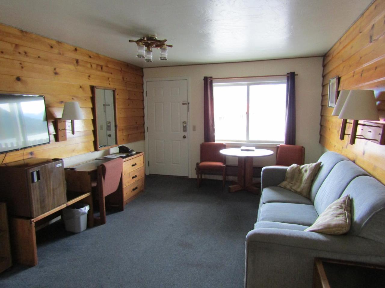 Captain'S Choice Motel Haines Bagian luar foto