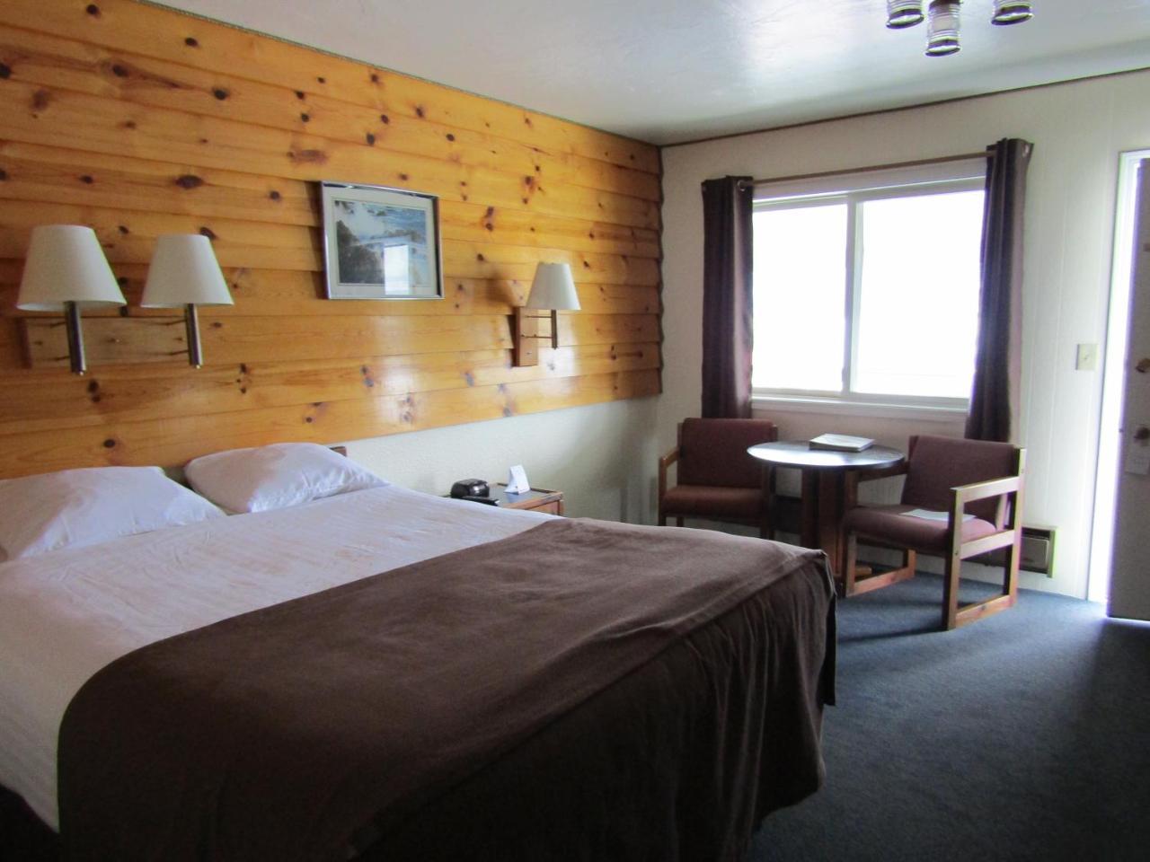 Captain'S Choice Motel Haines Bagian luar foto