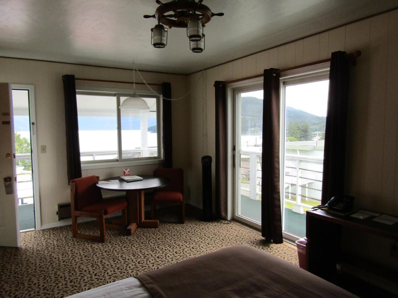 Captain'S Choice Motel Haines Bagian luar foto