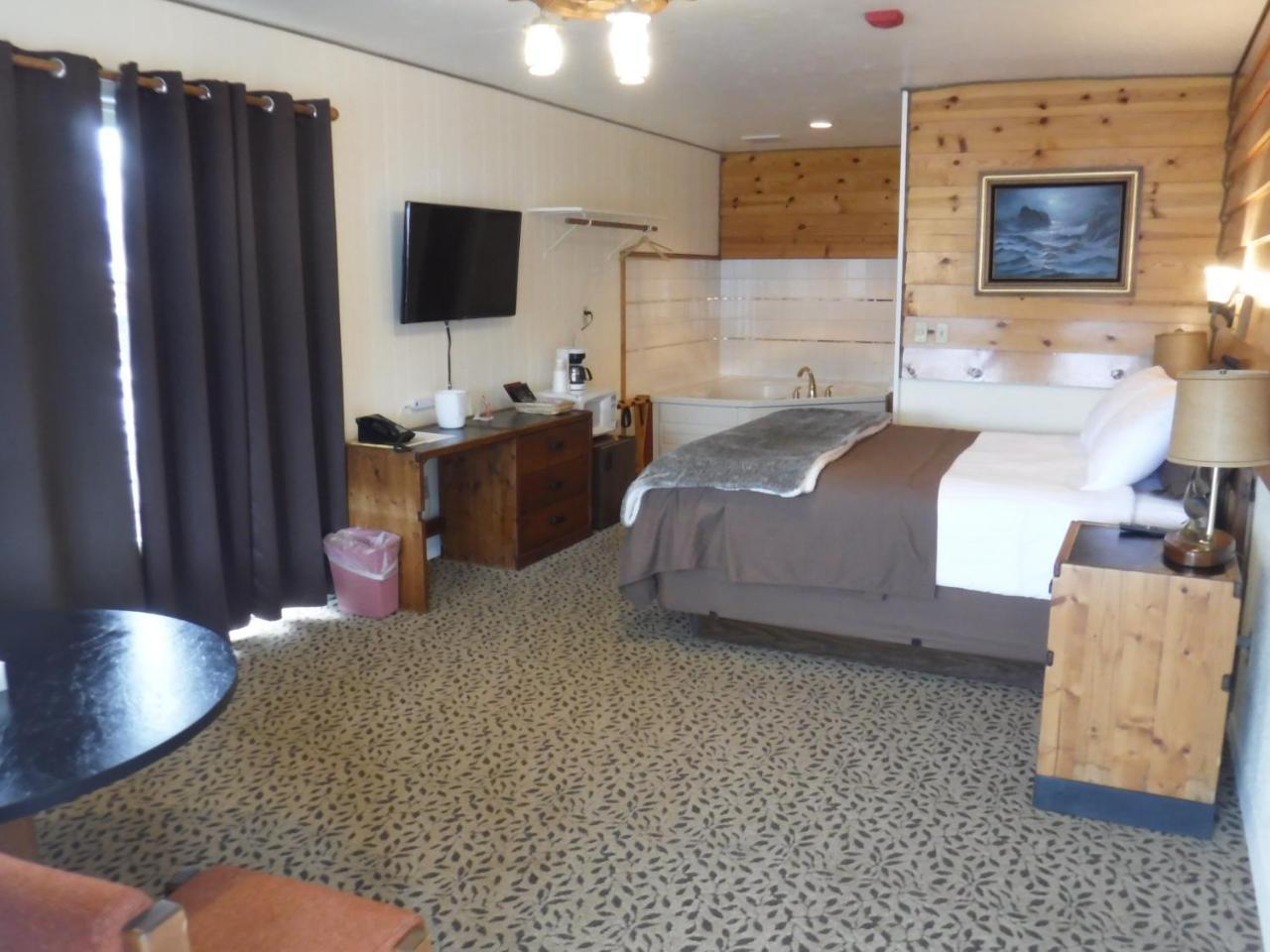 Captain'S Choice Motel Haines Bagian luar foto