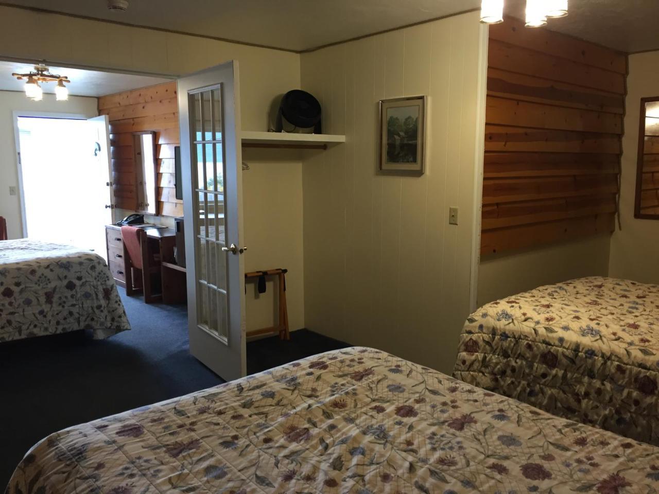 Captain'S Choice Motel Haines Bagian luar foto
