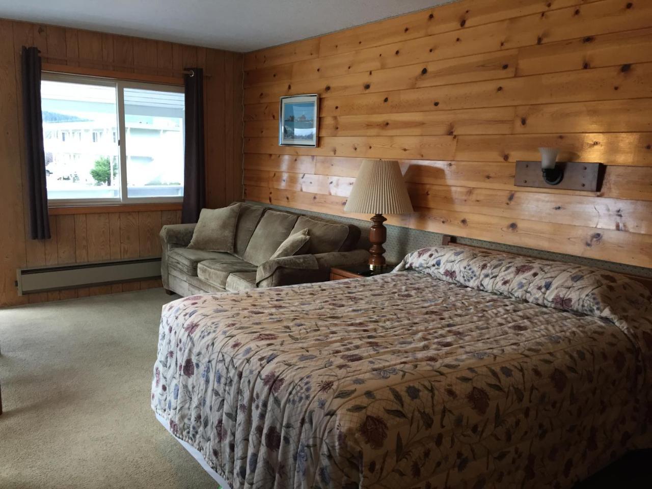 Captain'S Choice Motel Haines Bagian luar foto