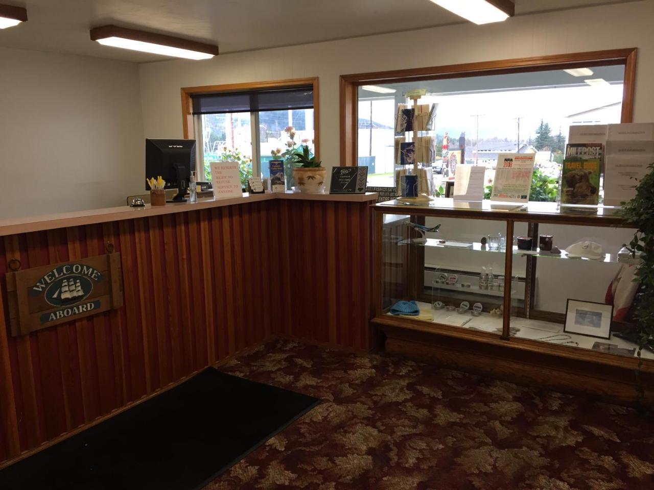 Captain'S Choice Motel Haines Bagian luar foto