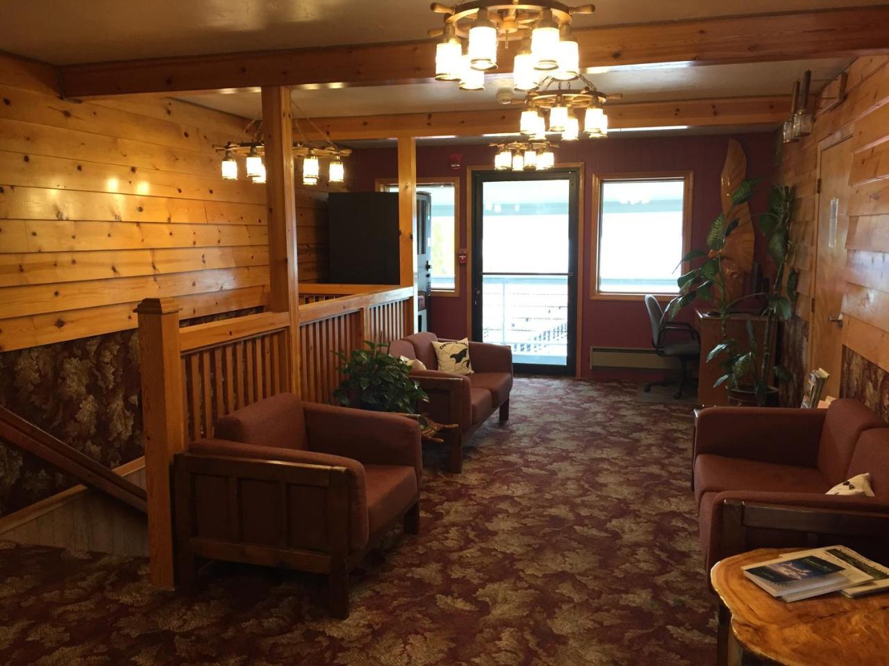 Captain'S Choice Motel Haines Bagian luar foto