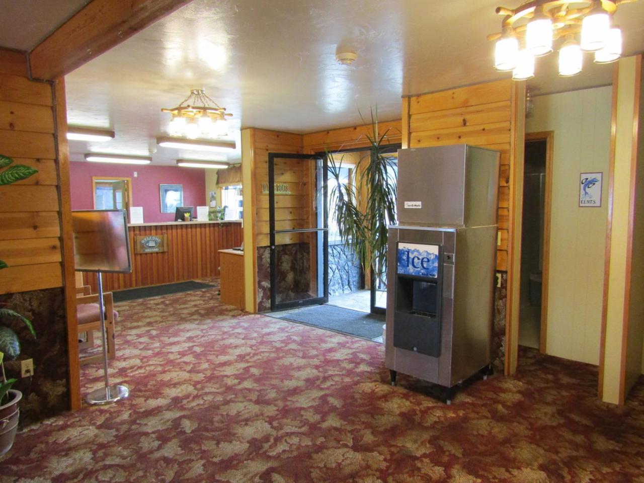 Captain'S Choice Motel Haines Bagian luar foto