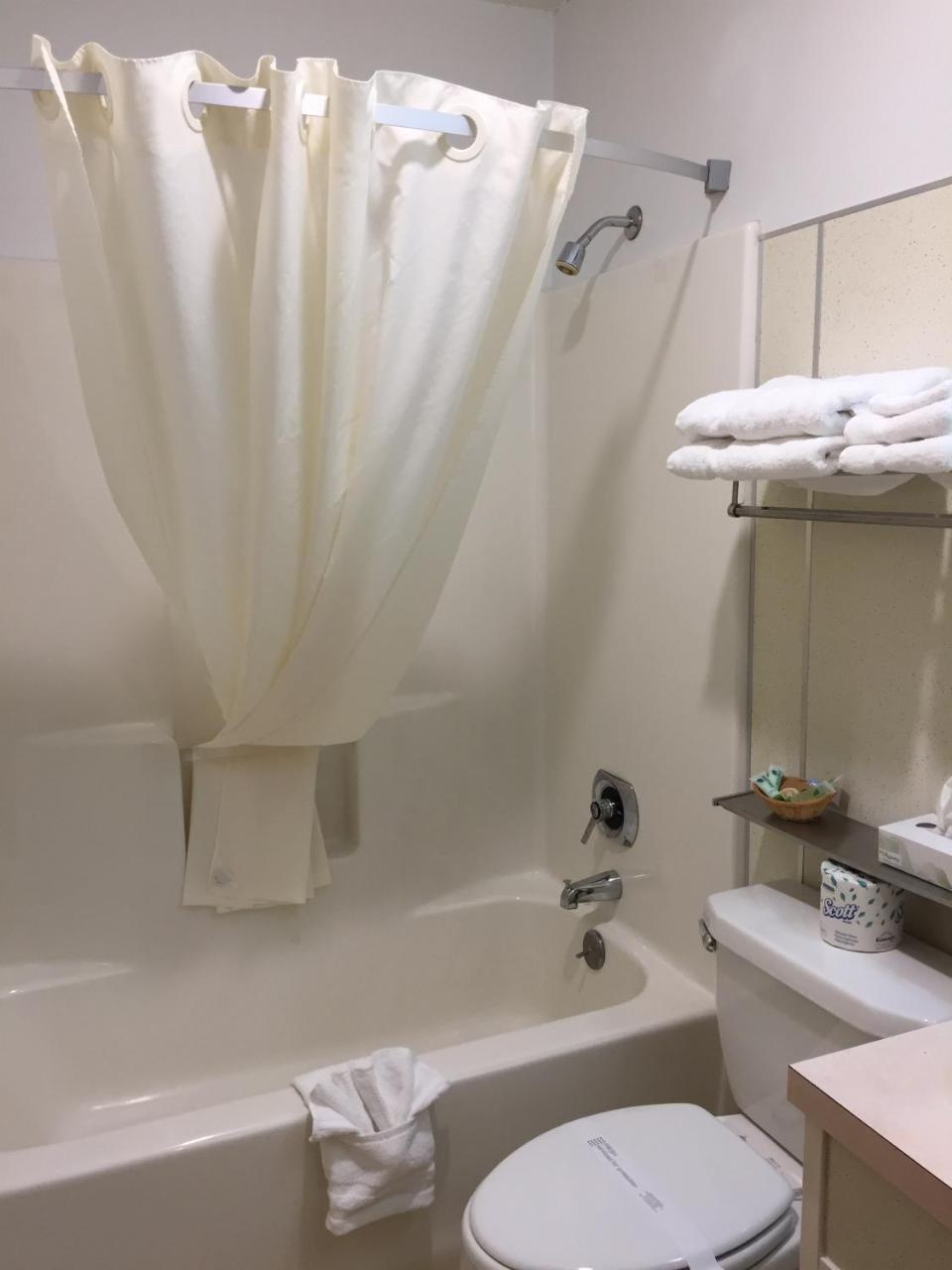 Captain'S Choice Motel Haines Bagian luar foto