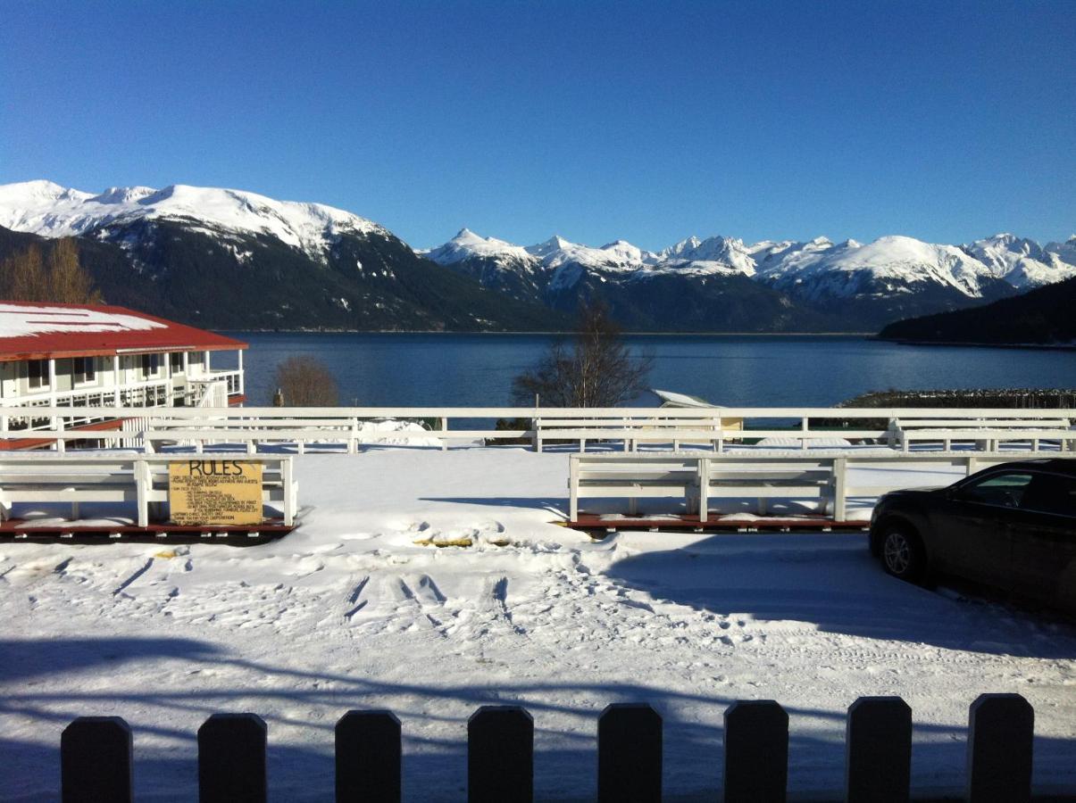 Captain'S Choice Motel Haines Bagian luar foto